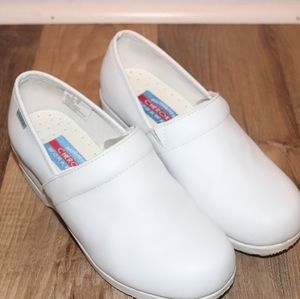 Nursing clogs